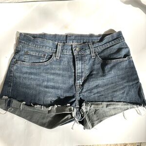 Women’s Levi 3inch inseam - medium Denim Shorts